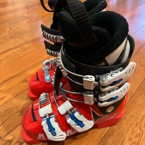 Atomic kids ski boots 19.5